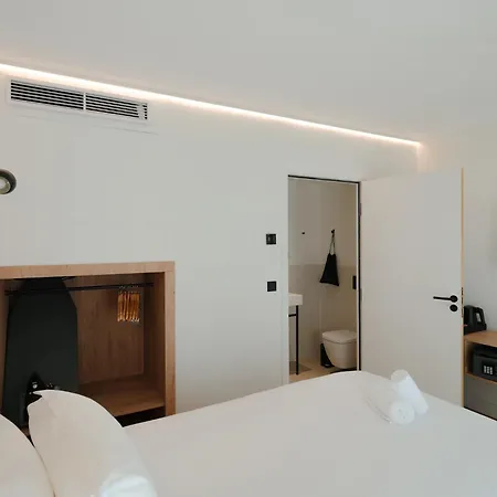 Hotel Pop 2night Paris - Self Check-in Vanves