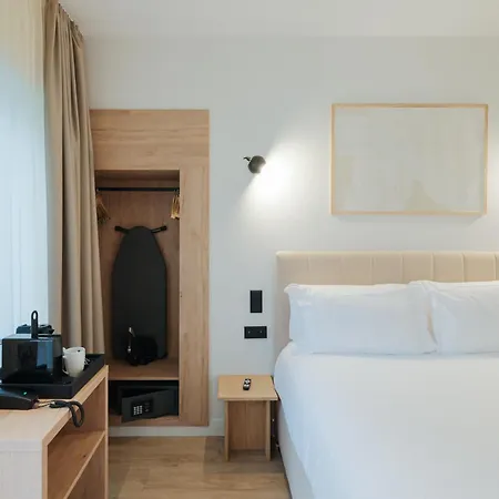 Pop 2night Paris - Self Check-in Otel 4*